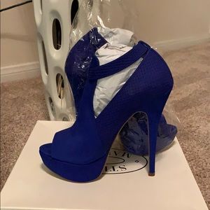 Steve Madden blue Nubuck heels